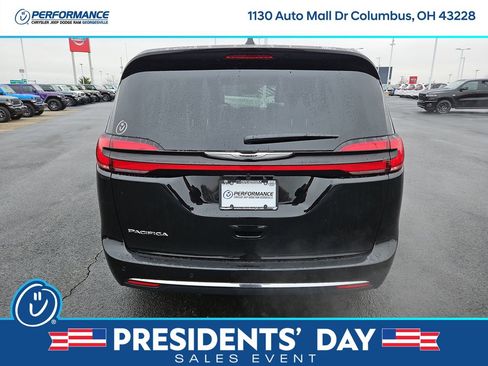 New 2026 Chrysler Pacifica Select image 6