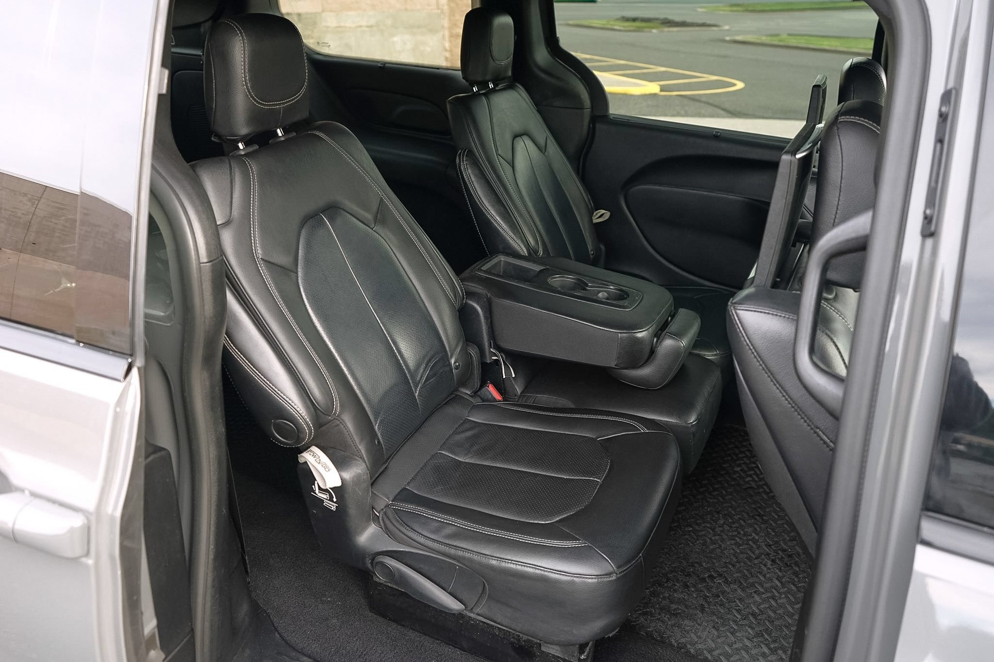 Used 2021 Chrysler Pacifica Touring-L w/ Uconnect Theater Family Group FWD image 33