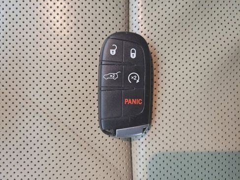 Used 2016 Jeep Grand Cherokee Overland image 32