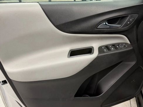 Used 2020 Chevrolet Equinox LS w/ LS Convenience Package image 14