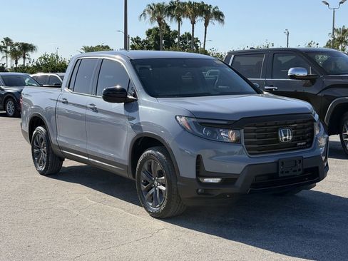Used 2023 Honda Ridgeline Sport image 2