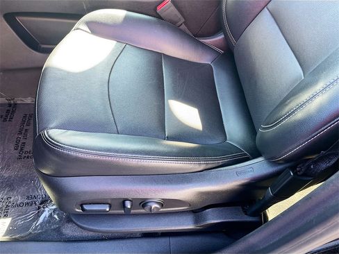 Used 2023 GMC Terrain SLT image 18