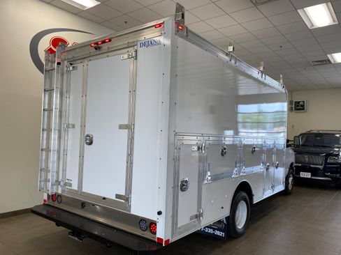 New 2026 Ford E-450 and Econoline 450 Super Duty w/ Power Equipment Group RWD image 12
