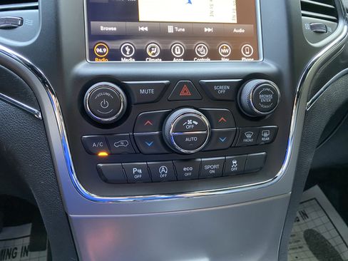 Used 2018 Jeep Grand Cherokee Limited AWD/4WD image 28