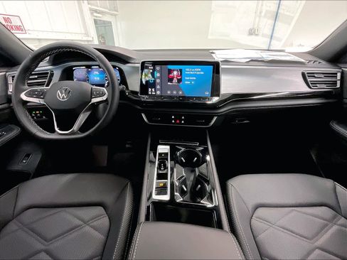 New 2025 Volkswagen Atlas Cross Sport SE image 7