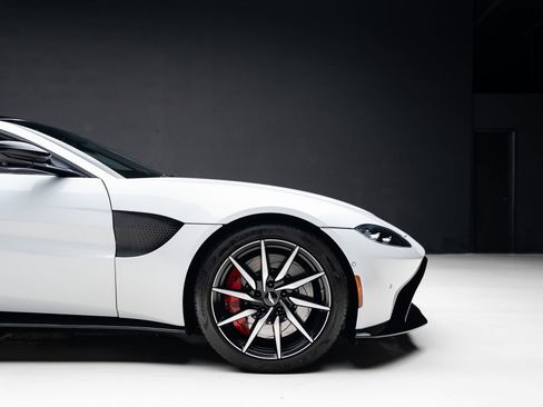 Used 2019 Aston Martin V8 Vantage Coupe RWD image 37