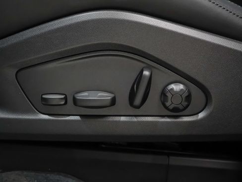Used 2026 Porsche Macan 4 Electric AWD/4WD image 23