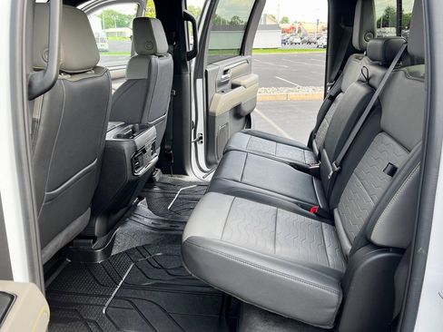 Used 2024 Chevrolet Silverado 2500 ZR2 w/ Technology Package image 20