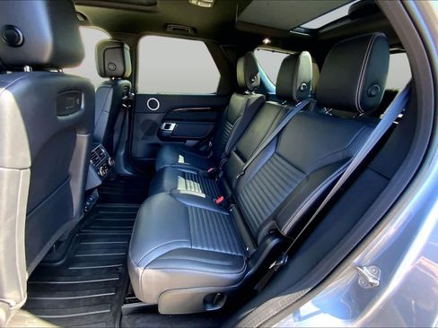 Used 2025 Land Rover Discovery S AWD/4WD image 19