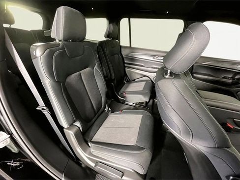 New 2026 Jeep Grand Cherokee L Laredo image 11