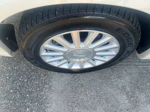 Used 2007 Lincoln Town Car Signature RWD image 11