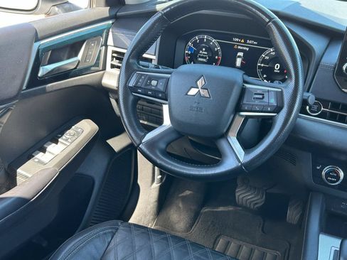 Used 2023 Mitsubishi Outlander SEL FWD image 17