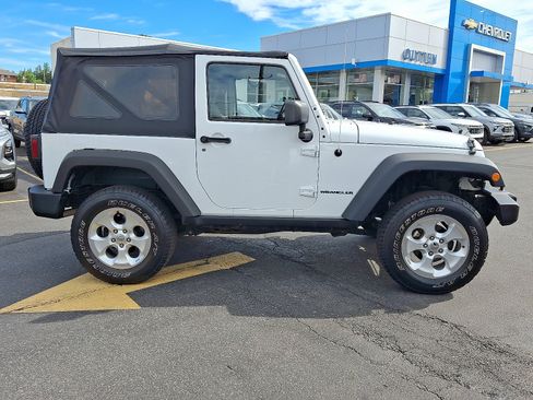 Used 2016 Jeep Wrangler Sport AWD/4WD image 6