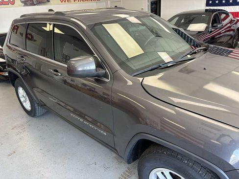 Used 2020 Jeep Grand Cherokee Laredo RWD image 4