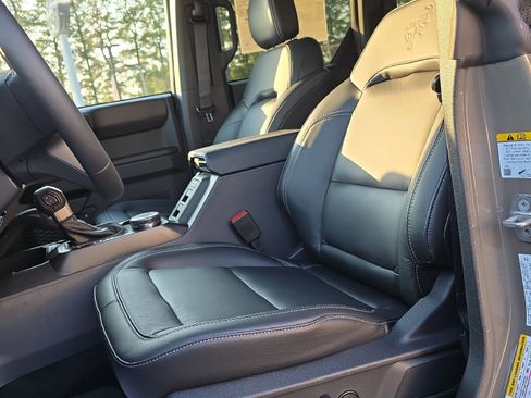 New 2025 Ford Bronco Outer Banks w/ Sasquatch Package image 13