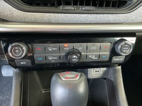 Used 2025 Jeep Compass Latitude w/ Sun & Sound Group AWD/4WD image 22