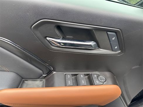 Used 2024 GMC Canyon AT4 image 17