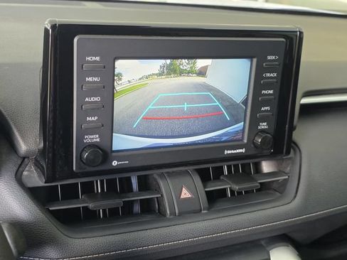 Used 2020 Toyota RAV4 XLE w/ Convenience Package FWD image 15