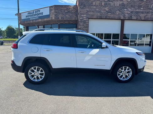 Used 2015 Jeep Cherokee Latitude w/ Trailer Tow Group AWD/4WD image 17