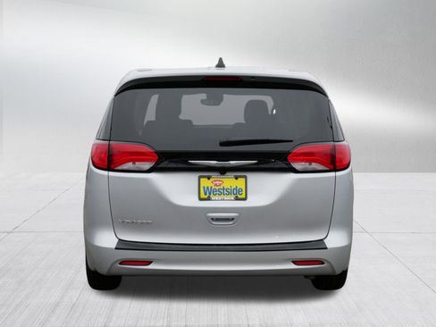 Used 2023 Chrysler Voyager LX image 6