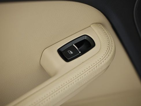 Certified 2021 Porsche Macan image 26