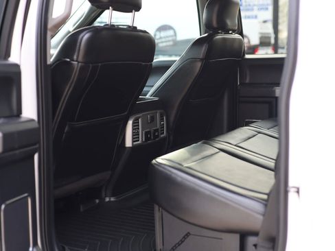 Used 2017 Ford F250 Lariat w/ Chrome Package image 21