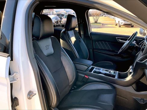 Used 2023 Ford Edge ST image 9