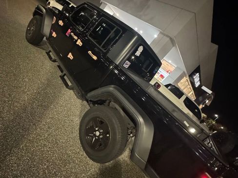 Used 2020 Jeep Gladiator Sport w/ Quick Order Package 24S image 4