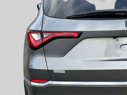 Used 2023 Acura MDX SH-AWD w/ Technology Package image 11