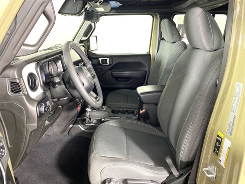 Used 2025 Jeep Wrangler Unlimited Sport AWD/4WD image 15