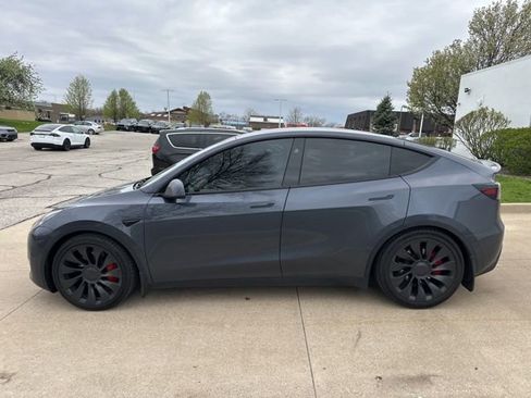 Used 2023 Tesla Model Y Performance image 9