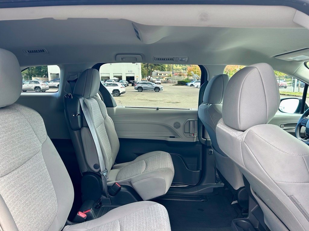 Certified 2024 Toyota Sienna LE AWD/4WD image 15
