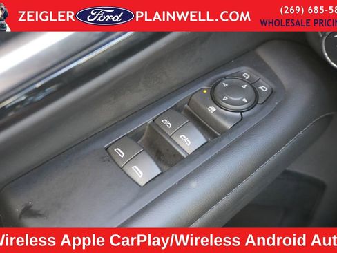 Used 2025 Chevrolet Suburban Z71 image 32