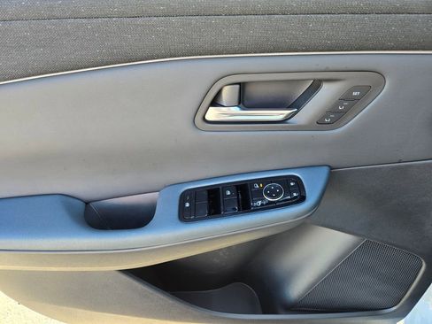 New 2026 Nissan Leaf Platinum+ w/ Cargo Package (Platinum+) image 10