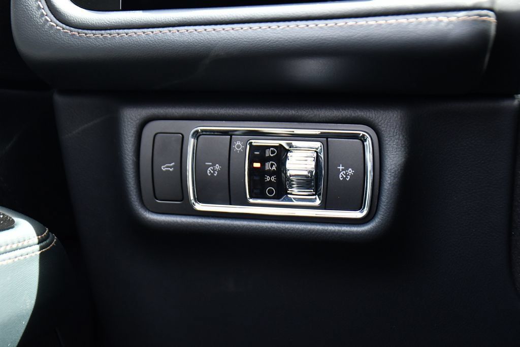 Used 2026 Lincoln Aviator AWD image 39