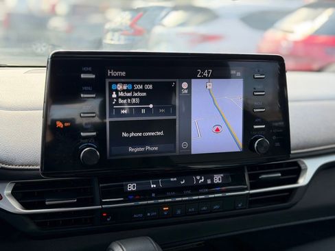 Used 2023 Toyota Sienna XLE Woodland Edition image 13