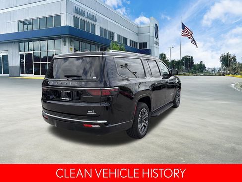 Used 2024 Jeep Wagoneer L Series II w/ Flexible Seating Group AWD/4WD image 4