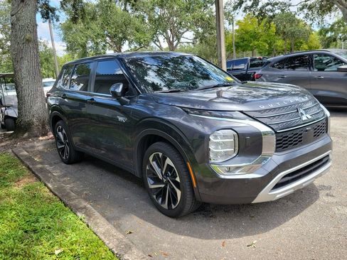 Used 2024 Mitsubishi Outlander 4WD Plug-In Hybrid image 3