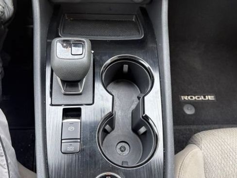 Used 2025 Nissan Rogue SV AWD/4WD image 17