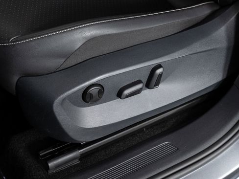 Used 2023 Volkswagen Tiguan SE image 17