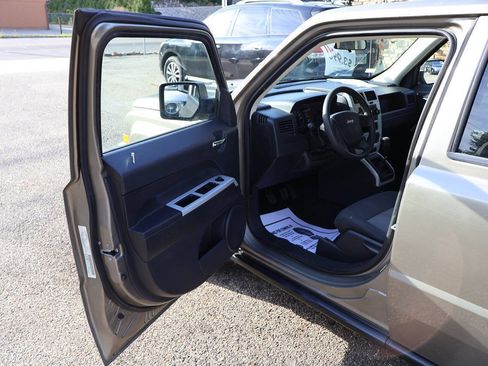 Used 2008 Jeep Patriot Sport FWD image 12
