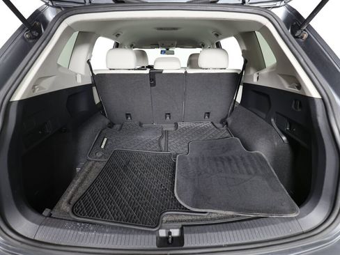 Used 2018 Volkswagen Tiguan SE AWD/4WD image 18