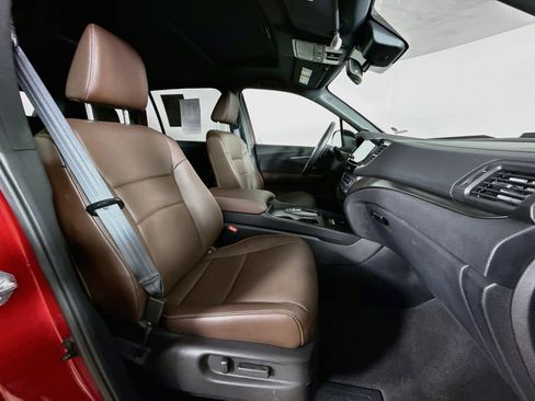 Certified 2025 Honda Passport EX-L image 35