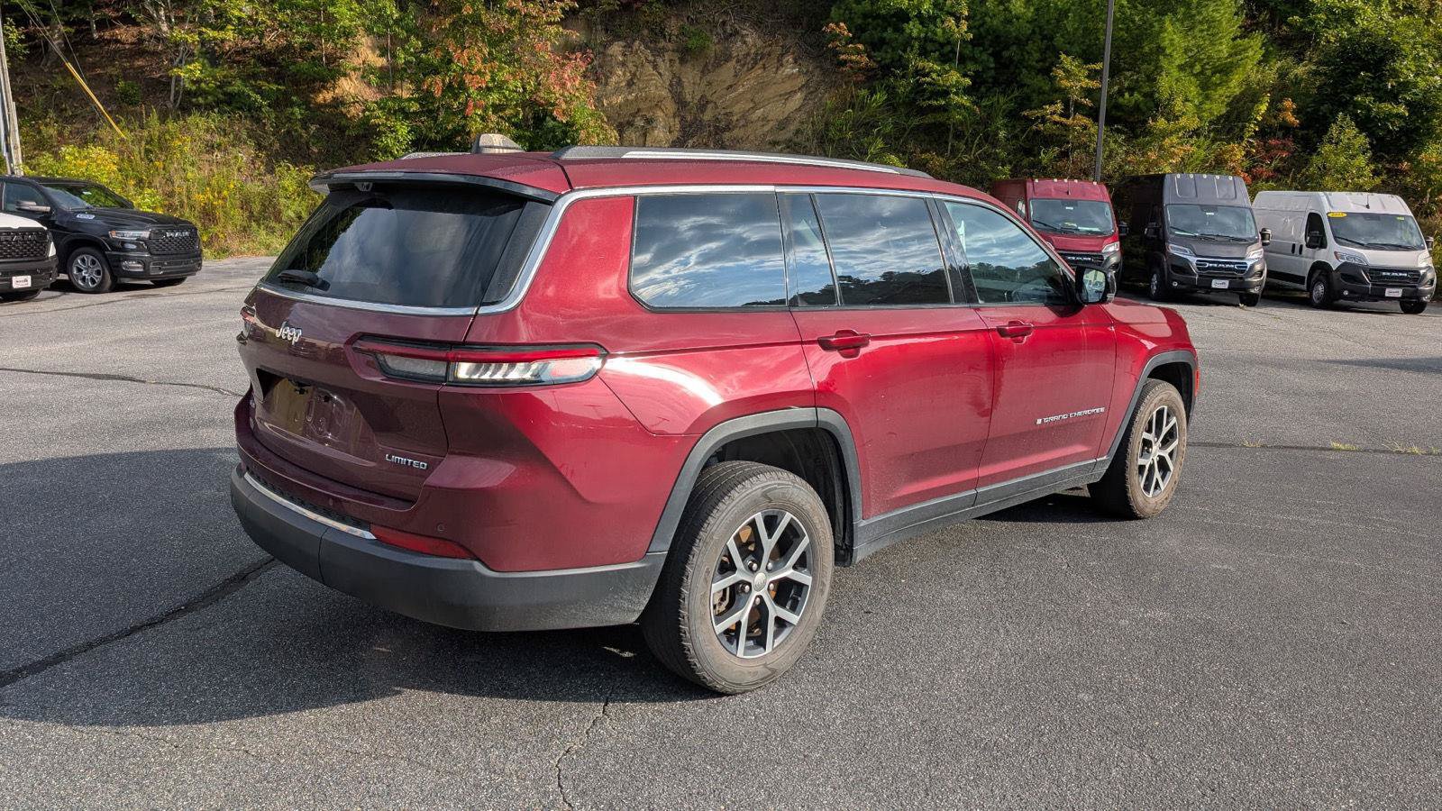 Used 2023 Jeep Grand Cherokee L Limited w/ Luxury Tech Group II AWD/4WD image 37