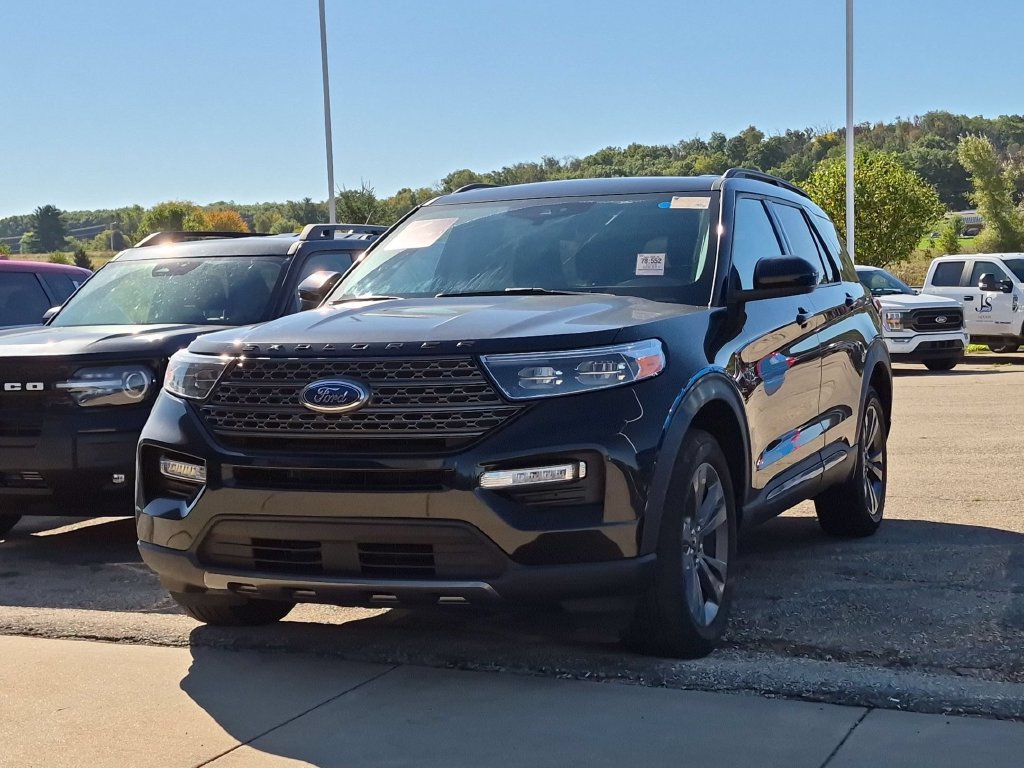 Certified 2023 Ford Explorer XLT w/ Equipment Group 202A AWD/4WD image 5