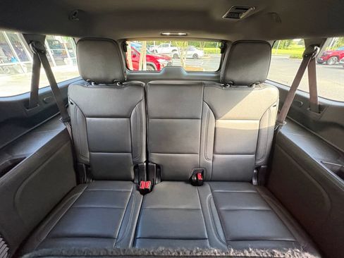Used 2025 Chevrolet Suburban Z71 AWD/4WD image 13