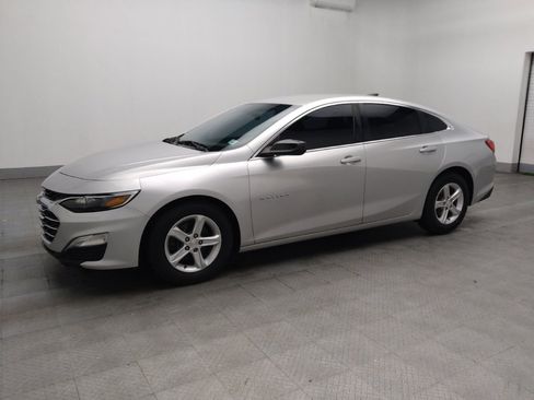 Used 2019 Chevrolet Malibu LS FWD image 2