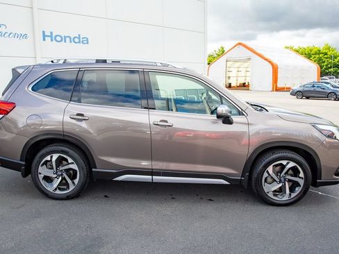Used 2022 Subaru Forester Touring w/ Popular Package #3 AWD/4WD image 16