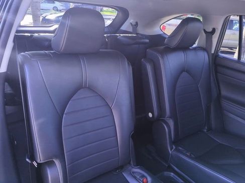 Used 2023 Toyota Highlander XLE image 35