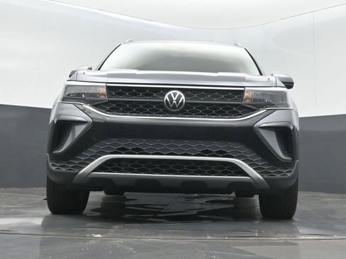 Used 2022 Volkswagen Taos SE w/ Panoramic Sunroof Package AWD/4WD image 11